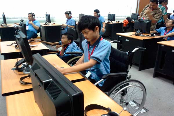 Aksi Penyaluran Alat Bantu